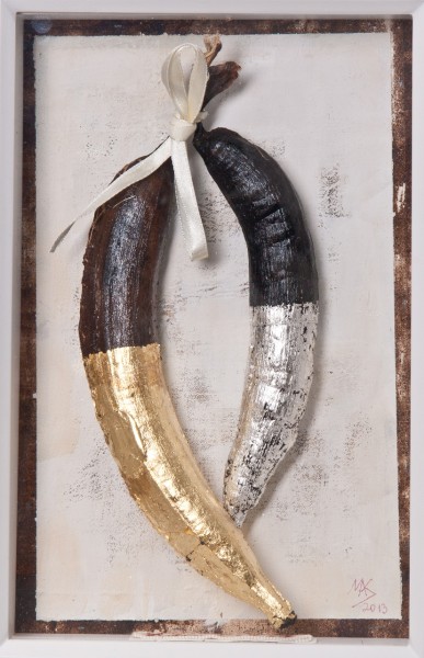 "PAREJA HOMO"
Pl�tanos tratados con pan de oro y plata puros, cinta
2012-2013